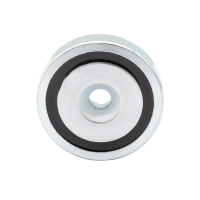 Lav Neodymium Pottemagnet Ø32x7,0 mm med undersænket skruehul Ø5,5 mm og 23 kg trækkraft